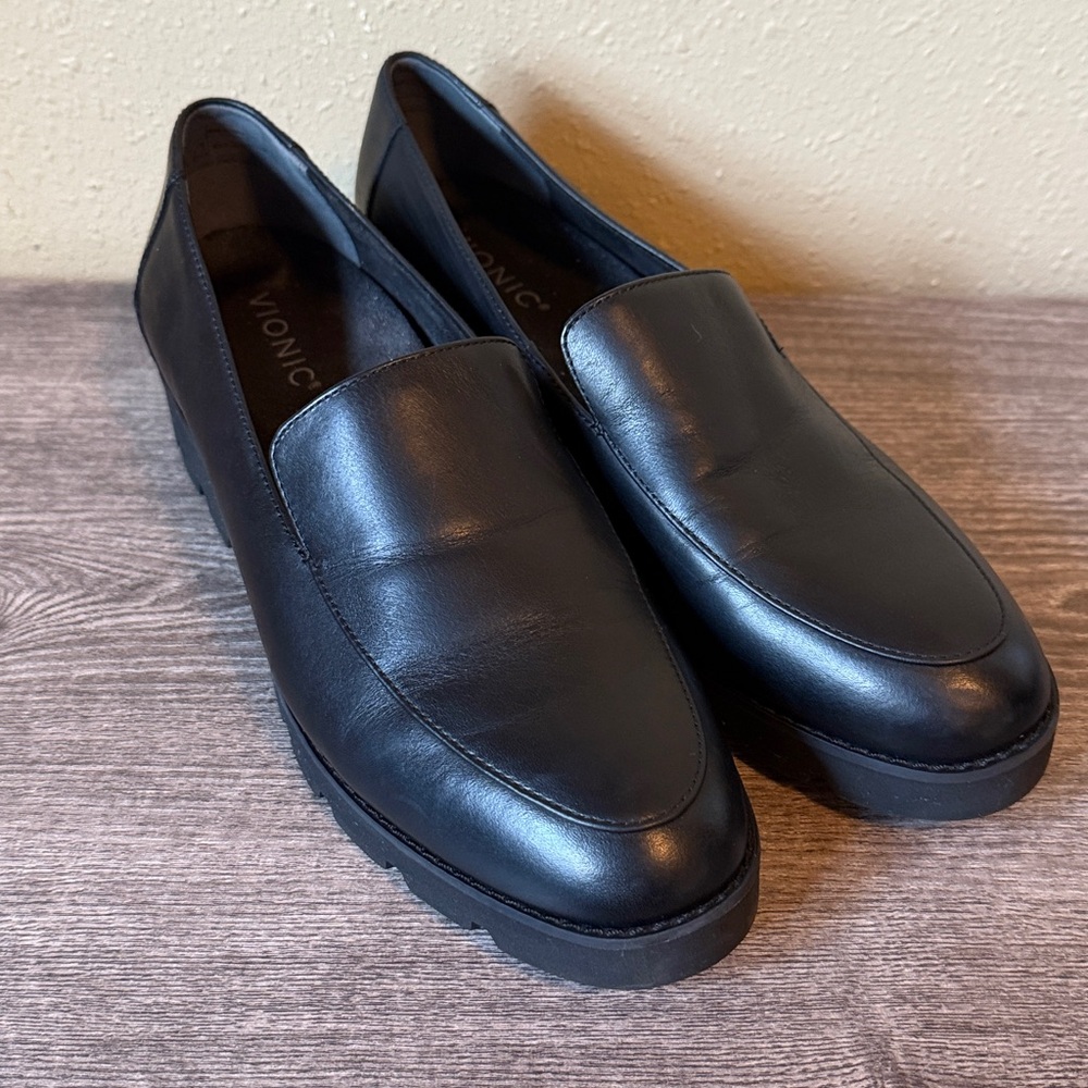 Vionic Kensley Women's Leather Loafer In Black Size 9.5 M Classic Gently Used